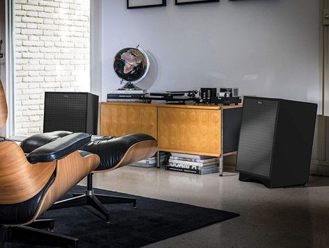 Audio Room Design, Audiophile Room, Home Audio Speakers, Listening Room, Audio Room, Vinyl Storage, Installing Cabinets, Record Player, Music Room