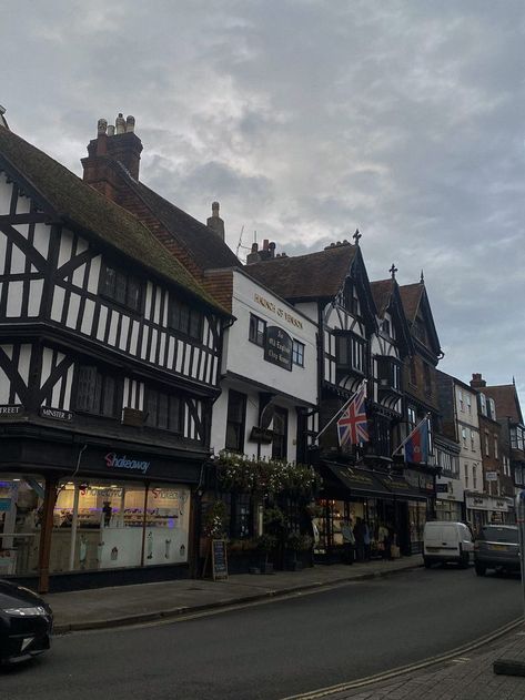 Salisbury Aesthetic, Old England Aesthetic, Salisbury England, England Town, England Aesthetic, London Dreams, Killer Queen, Project 365, Medieval Town