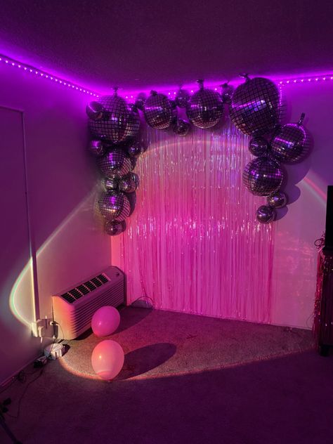 Nye Party Decorations Pink, Pink Tinsel Curtain, Glitter Curtain Backdrop, Pink Bday Backdrop, Glitter And Sparkles Party, Project X Birthday Party, 21st Birthday Photobooth Ideas, Pink Disco Backdrop, Y2k Backdrop Party