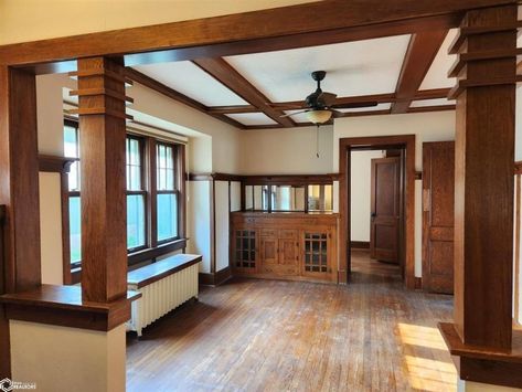 Craftsman Mission Style Homes, 1920s Craftsman Bungalows Bathroom, 1916 Craftsman Home, 70s Craftsman House, Craftsman Back Porch, Craftsman Wall Colors, Craftsman Ceiling Beams, Midcentury Craftsman Interior, 1920s Home Interior Craftsman Style