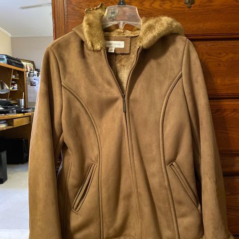 Nice Winter Jacket By Liz Claiborne. The Jacket Is In Excellent Condition Besides Some Wear On One Of The Pockets. Suede Jacket Women, Womens Black Coat, Cropped Trench Coat, Red Pea Coat, Green Trench Coat, Womens Puffer Vest, Khaki Jacket, Beige Coat, Floral Jeans