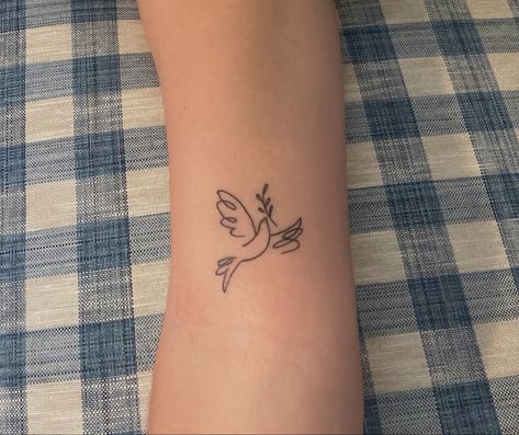 minimalist tattoo vibe Dove Tattoo, Fine Line Tattoos, Line Tattoos, Piercing Tattoo, Minimalist Tattoo, Flower Tattoo, Piercings, Tattoos, Quick Saves