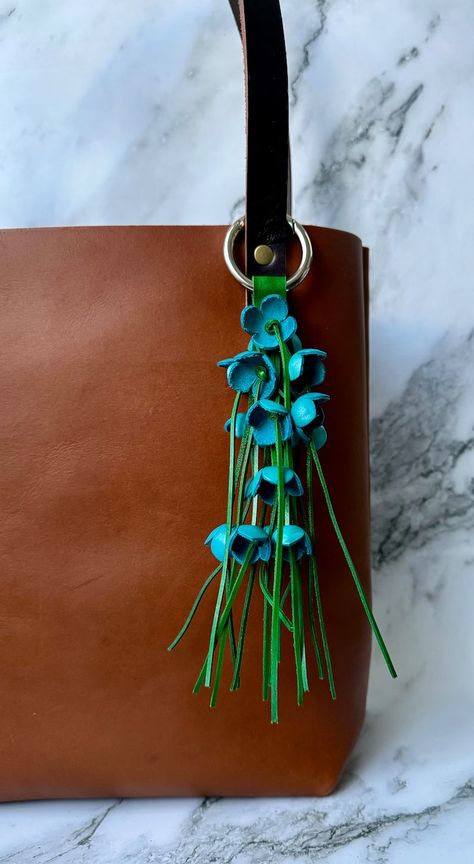 Cassidys Leather Flower Fringe Purse Charm in Some Colors - Etsy Leather Charms For Bags, Leather Bag Charm, Leather Purse Charms, Diy En Cuir, Statement Bags, Diy Leather Projects, Leather Craft Projects, Diy Leather Bag, Bag Flower