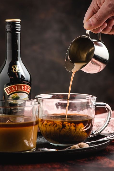 This Bailey’s Irish Cream Coffee is the ultimate way to warm up on a cold morning (or night!). This coffee is the perfect St. Patrick’s Day recipe, but it’s amazing any time you want to start the day off with a rich, creamy coffee cocktail! Irish Coffee Recipe, Irish Cream Coffee, Baileys Coffee, Creamer Recipe, Blueberry Cookies, Shortbread Bars, Sally's Baking, Baileys Irish, Peanut Butter Balls