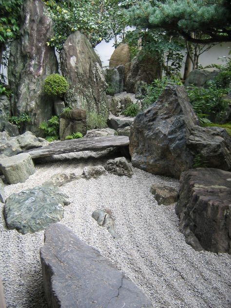 Garden Landscaping Design Ideas, Japanese Rock Garden, Zen Rock Garden, Japanese Garden Landscape, Zen Garden Design, Japanese Zen Garden, Rock Garden Design, Dry Garden, Asian Garden