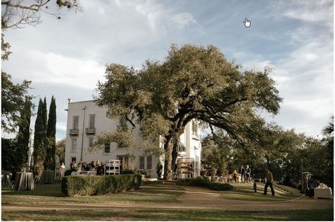 Austin Texas Wedding Venues, Laguna Gloria, Italian Wedding Venues, Texas Wedding Venues, Austin Wedding Venues, Austin Texas Wedding, Garden Wedding Venue, Wedding Beach Ceremony, Wedding Reception Locations