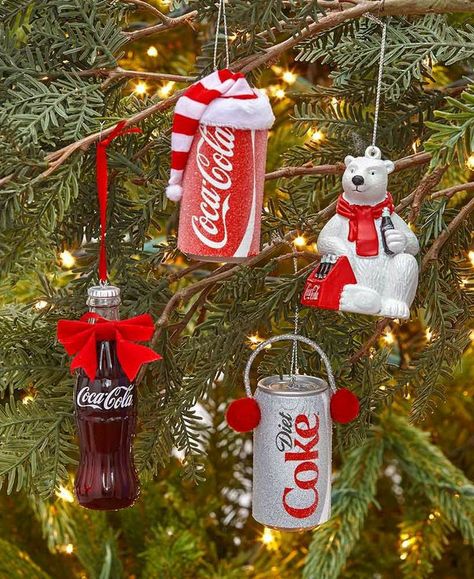 Coca Cola History, Coca Cola Bear, Arte Zombie, Farmhouse Country Decor, Coca Cola Decor, Coca Cola Polar Bear, Coca Cola Christmas, World Of Coca Cola, Coca Cola Can