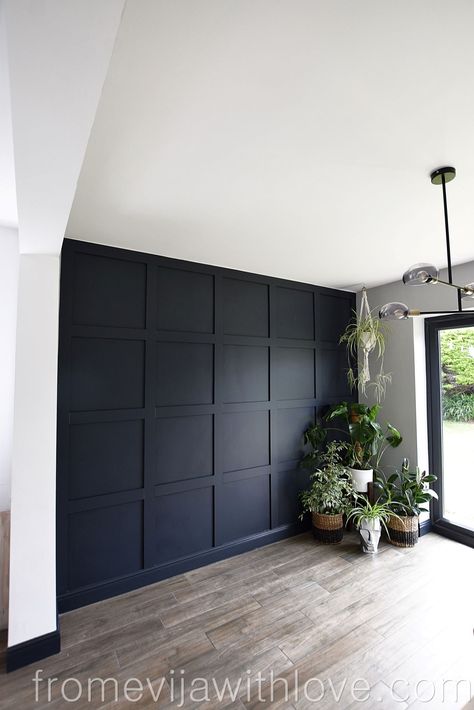 Statement Panel Wall, Farrow And Ball Railings, Perete Accent, Black Painted Walls, Gorilla Glue, Painted Walls, Farrow And Ball, Panel Wall, Hus Inspiration