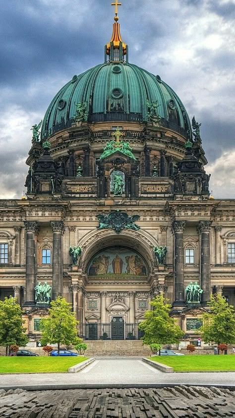 Berlin Cathedral, German Architecture, Cathedral Architecture, European Architecture, Architecture Drawing Art, Cathedral Church, Baroque Architecture, Classic Architecture, Church Architecture