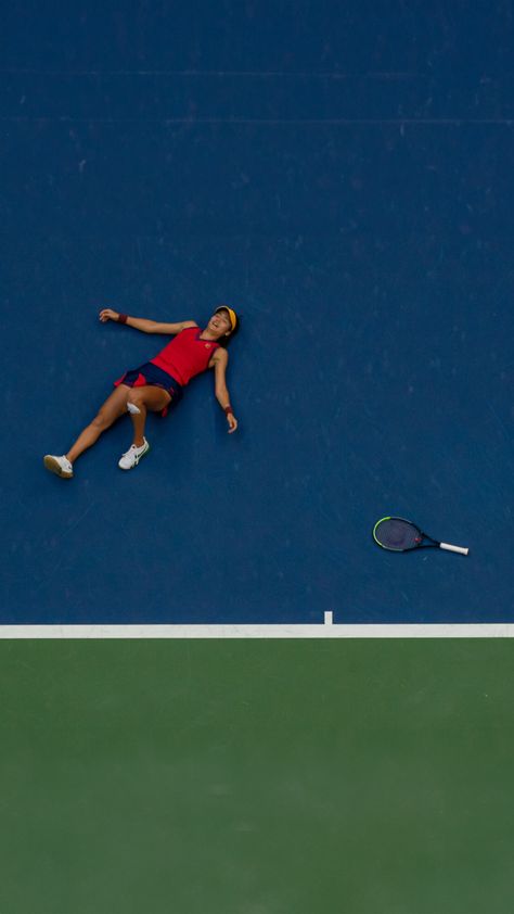 Emma Raducanu Emma Raducanu Wimbledon, Emma Raducanu Aesthetic, Us Open Tennis Aesthetic, Tennis Mental Tips, Us Open Aesthetic, Aesthetic Tennis Pictures, Emma Raducanu Tennis, Raducanu Emma, Tennis Aesthetic Vintage