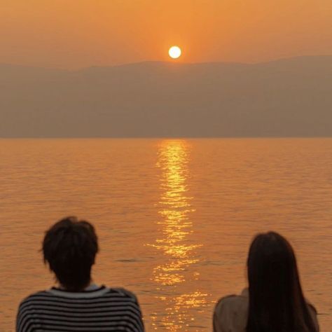 Couples Icons Aesthetic, Couple Icon, Sun Aesthetic, Romantic Wallpaper, Good Day Sunshine, Always Watching, Aesthetic Japan, Orange Aesthetic, Korean Couple