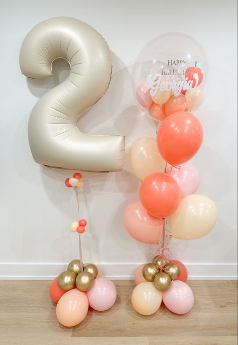 Perfect Georgia peach birthday theme for 2nd birthday with bubble balloons and a matte sand birthday number Peach Birthday Theme, Peach Decor, Peach Birthday, Bubble Balloons, Birthday Numbers, Birthday Balloons, Balloon Decorations, Birthday Theme, 2nd Birthday