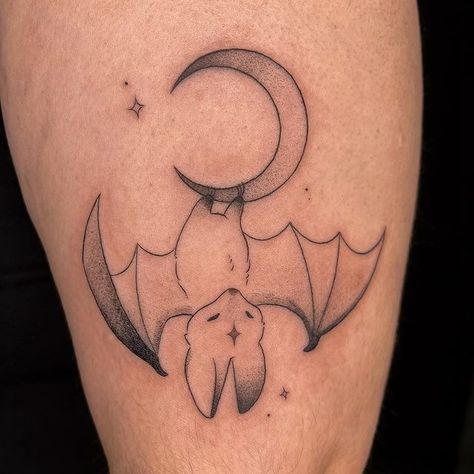 Marta | PORTUGAL Bookings Closed ✨ | Moon bat 🌙🦇✨ Straight from my spooky flashes for Jo! I’ve been wanting to tattoo this flash for so long, thank you for adopting him… | Instagram Cute Bat Tattoos, Cute Bat Tattoo Ideas, Simple Bat Tattoo, Cute Bat Tattoo, Tattoo Bat, Bat Tattoos, Moon Outline, Fox Bat, Whimsical Tattoos