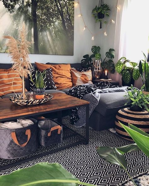 Plants + 🌿 + Plant Decor on Instagram: “Very earthy, natural and warm feels super homely - with boho style decor 🌿⁠ Follow @yourfavoritehouseplants for more plant decor ideas⁠ 📸:…” Remodel Hacks, Boho Living, Living Room Decor Apartment, Boho Living Room, Living Room Inspo, New Living Room, A Living Room, Apartment Living Room, Aesthetic Room Decor