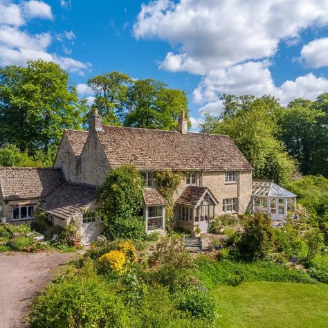 Savills on Instagram: “"This is a fantastic Cotswold Farm, in a wonderful rural location just outside the popular village of North Cerney, near Cirencester. As…” English Farm, Cozy English Cottage, Cotswold House, Cotswold Stone, British Cottage, Farm Village, 3 Bedroom Bungalow, English Architecture, Countryside Cottage