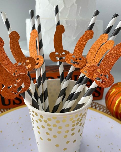 Halloween Themed Hen Party, Halloween Bachorlette Party, Bachelorette Party Black Theme, Boochelorette Party Ideas, Bachelorette Party Fall Theme, Bachelorette Party Ideas October, Fall Themed Bachelorette Party Ideas, Ghost Bachelorette Party, Halloween Bachelor Party