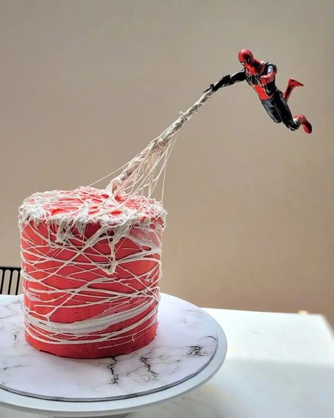 Easy Spiderman Cake Ideas, Cool Cakes For Men Birthdays, Easy Decorative Cakes, Spidey Cake Diy, Spiderman Dinosaur Cake, Spidy Party Ideas, Easy Marvel Cake, Diy Spiderman Birthday Cake, Diy Spidey Birthday Cake