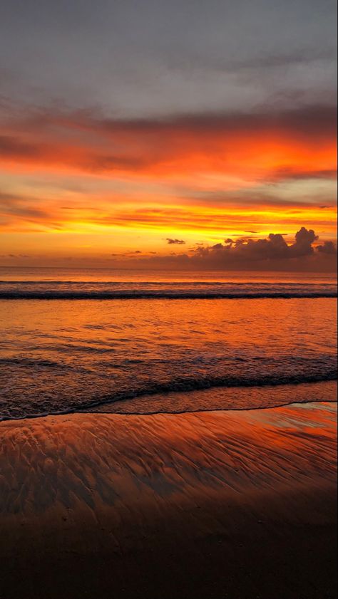 #bali #skyline #sunset #ocean #orange #travel #view Bali Travel Aesthetic, Skyline Sunset, Bali Sunset, Sunset Ocean, Bali Travel, Beautiful Places To Visit, Travel Aesthetic, Beach Sunset, Beautiful Places