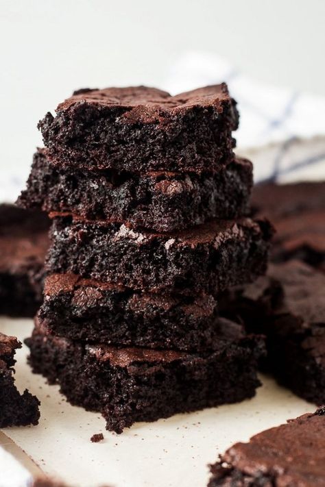 How to Make Brownies with Cocoa Powder Homemade Brownies With Cocoa Powder, Brownies With Cocoa Powder, Brownie Recipe With Cocoa, Chewy Brownies Recipe, Homemade Brownie Mix, Cocoa Powder Brownies, Homemade Brownies Easy, One Bowl Brownies, Cocoa Powder Recipes