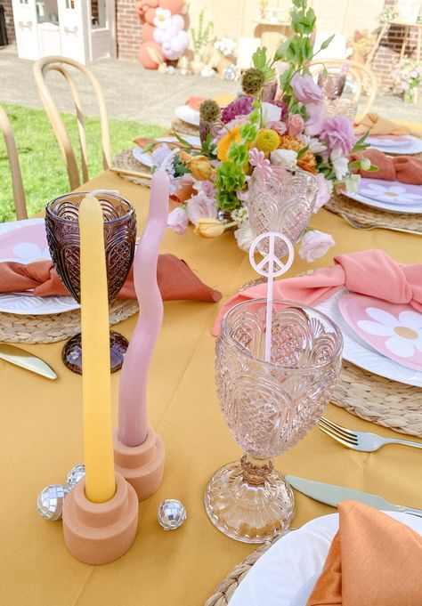 A Groovy Two’s Birthday with Colorful Sunset Hues | Dreamery Events Groovy Event Decor, Groovy Birthday Table Decor, Retro Centerpieces Table Decorations, Groovy Tablescape, Groovy Table Setting, Groovy Centerpiece Ideas, Baby Shower Tablescapes, Bohemian Centerpieces, Golden Table