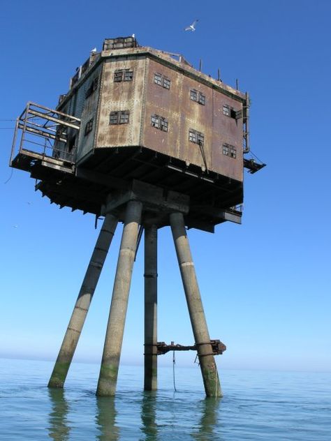 Artificial Owl: Maunsell abandoned Army Sea Forts, Red Sands Shivering Sands, Thames estuary, UK Apocalyptic Architecture, Horror Places, Soviet Building, Maunsell Forts, Thames Estuary, Desert Places, Oil Platform, Underground Bunker, Tower Building