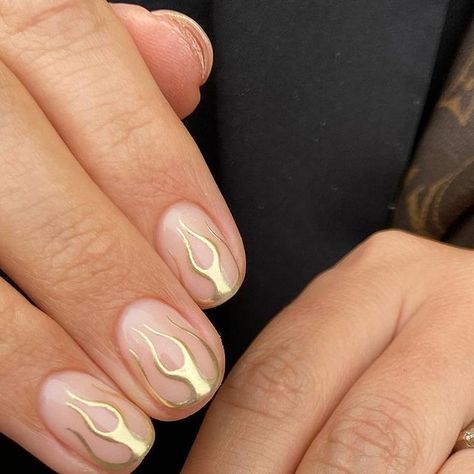 Short Nail Designs Tips, Gel Manicure Designs Natural Nails, Gold Chrome Short Nails, Short Nail Designs Gold, Gold Flame Nails, Stagecoach Nails, Chrome Flame Nails, Gold Short Nails, Gold Chrome Nail Art