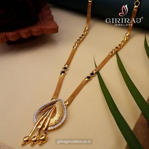 Couple Name Chain Gold Design, Gold Short Chain Designs, Mini Ganthan Design Gold, Mini Mangalsutra Designs Gold, Ganthan Design, Mini Mangalsutra, Mangalsutra Designs Gold, 22k Gold Chain, Coral Jewelry Set