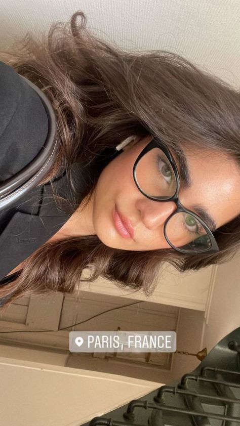 Classy Specs For Women, Eyeglasses Inspo Aesthetic, Glasses Inspo Trendy, Makeup With Glasses How To Wear, Glasses Selfie Aesthetic, Glasses Frames For Women Cat Eye, Rayban Eyeglasses For Women, Cateye Glasses Aesthetic, Elegant Glasses Woman