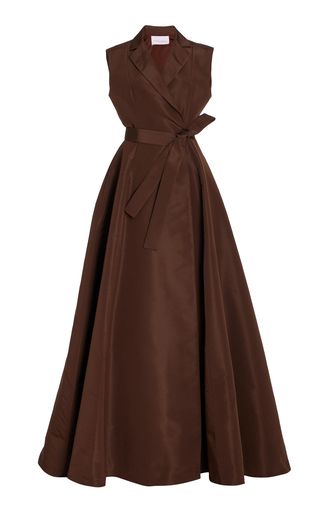 Women's Carolina Herrera Spring Summer 2024 Collection | Moda Operandi Coat Styling, Sleeveless Trench, Elegant Dresses Classy, Vestidos Vintage, Modest Fashion Outfits, Brown Dress, Notched Collar, Carolina Herrera, Fancy Dresses