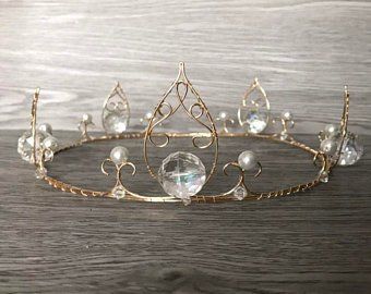 Etsy :: Your place to buy and sell all things handmade Fairy Queen Costume, Crown Fairytale, Wire Tiara, Bridal Circlet, Wire Accessories, Wire Crown, Crystal Princess, Oc Design, Fairy Crown