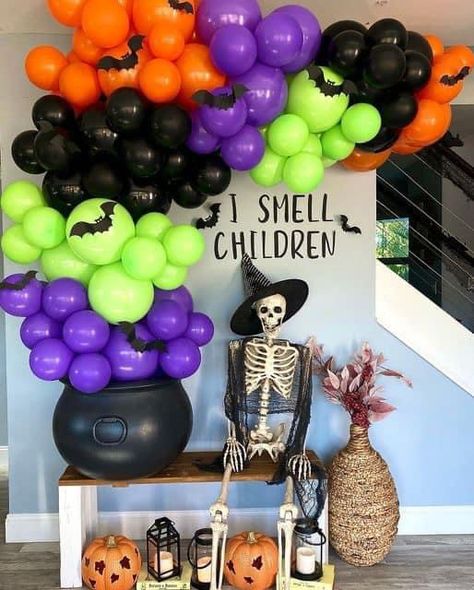 Halloween Decor Hocus Pocus, Hocus Pocus Booth Ideas, Hocus Pocus Balloon Decor, Halloween Party For Kids Decorations, Diy Halloween Decorations Hocus Pocus, Halloween Bday Decorations, Hocus Pocus 3rd Birthday, Hocos Pocos Decorations, Halloween Birthday Balloon Arch