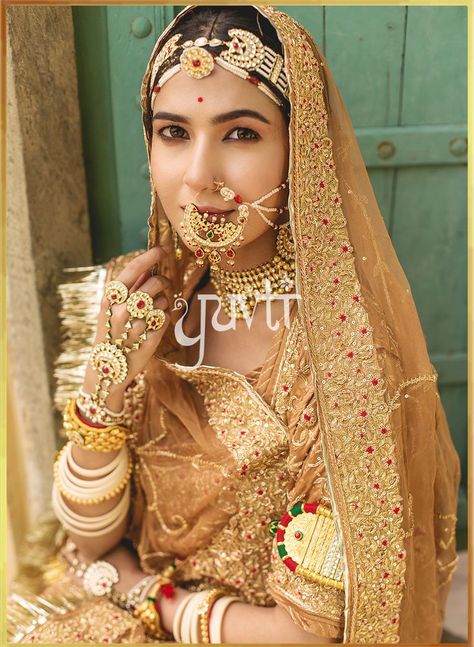 Rajputi Poshak Jewellery, Golden Rajputi Poshak, Rajputi Poshak Designs Royal, Latest Rajputi Poshak Designs, Rajasthani Jewellery Royal, Rajputi Poshak Royal For Women, Royal Rajputi Look, Rajput Bride, Rajputana Poshak