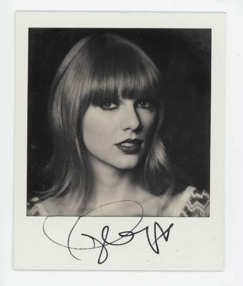 Polaroid picture of Taylor Swift. Celebrity Poloroids, Polaroid Picture, People Portraits, Photobooth Pictures, All About Taylor Swift, Swift Photo, Photographer Advertising, Polaroid Pictures, Celebrity Style Red Carpet