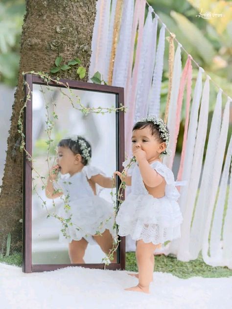 Enchanted Forest 1st Birthday Photoshoot, 1 Yr Picture Ideas One Year Old, Baby Girl Photoshooting Ideas 1 Year, Bautizo Photoshoot, Baby Birthday Party Food, Photoshooting Ideas, Baby First Birthday Themes, Baby Birthday Photoshoot, Rainbow First Birthday