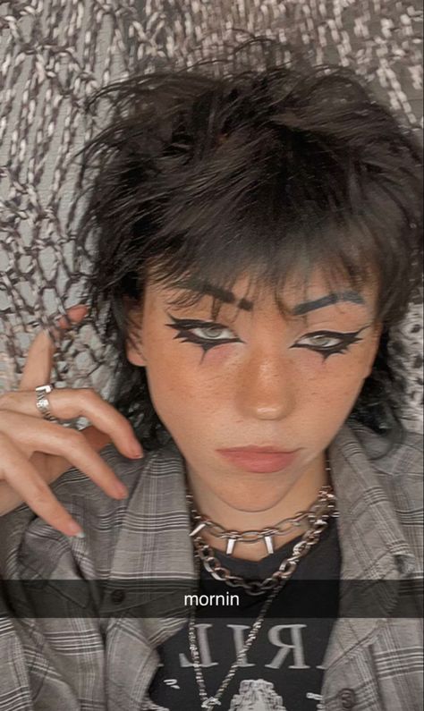 Hot Eyeliner Looks, Male Emo Makeup, Alt Boy Makeup, Masc Eyeliner, Zach Varmitech, Male Goth Makeup, Punk Makeup Men, Goth Boy Makeup, Eyeliner Looks Goth