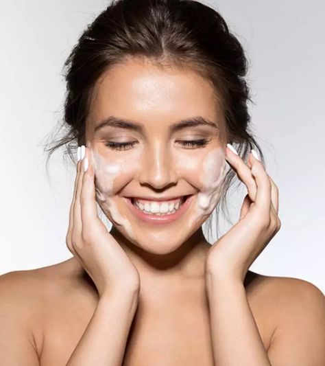 How To Do Double Cleansing The Right Way Gentle Face Wash, Normal Skin Type, Best Face Wash, Double Cleansing, Exfoliating Cleanser, Cleansing Face, Alpha Hydroxy Acid, Normal Skin, Best Face Products