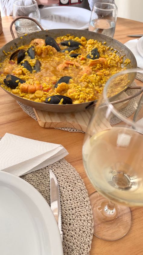 Paella de mariscos con productos traidos de España Mariscos Aesthetic, Drink Aesthetic, Paella, Quick Saves