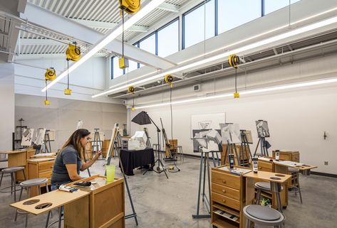 Makerspace Design, Workshop Architecture, School Dr, Painters Studio, Design Studio Workspace, Art Studio Space, Art Studio Design, School Interior, Studios Architecture