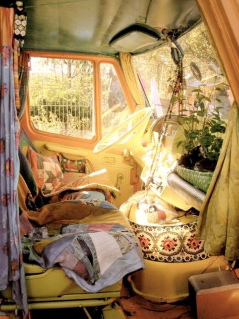 Combi Hippie, Van Hippie, Vw Minibus, Hippie Camper, Best Travel Trailers, Van Volkswagen, Ideas Habitaciones, Vintage Foto's, Bohemian Travel