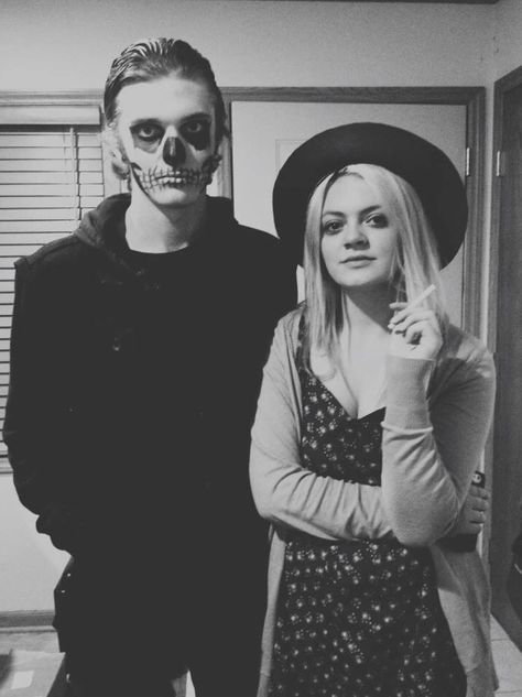 AHS Tate & Violet cosplay Ahs Tate, Violet Ahs, House Costume, Handmade Halloween Costumes, Tate And Violet, Halloween Duos, Couples Cosplay, Couple Cosplay, Duo Costumes