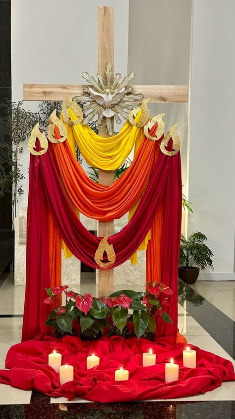 Pentecost Altar Decorations, Pentecost Decorations For Church, Pentecost Craft, Church Stage Decor, Pentecost Sunday, Church Altar Decorations, Altar Design, Easter Flower Arrangements, Church Easter Decorations