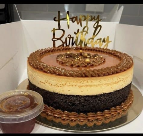 Chocoflan Birthday Cake, Chocoflan Decoration Ideas, Flan Ideas, Bake Sale Displays, Choco Flan, Chocoflan Recipe, Flan Cake, Tiny Cakes, Funny Birthday Cakes