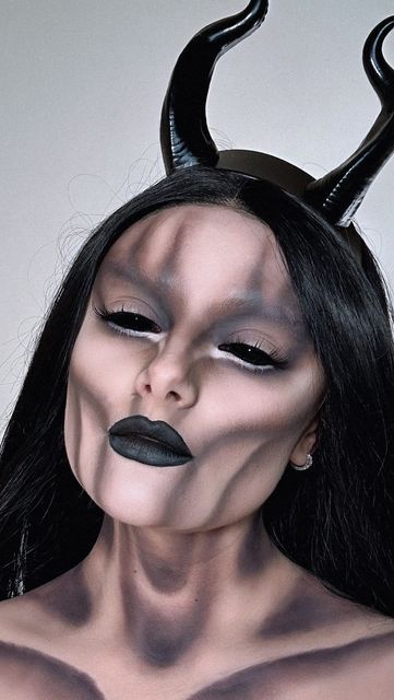 Women Devil Makeup, Devil Makeup Women, Lilith Makeup Halloween, Diy Demon Costume, Lilith Halloween Costume, Lilith Costume Halloween, Devil Outfit Halloween, Demon Makeup Female, Lilith Makeup