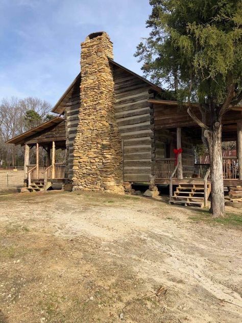 Log Home Chinking, Chinking Log Cabin, 1800s Log Cabin, Southland Log Homes, Log Cabin Sheds, Log Cabin With Chinking Exterior, Country Living Decor, Log Houses, Cabin Rustic