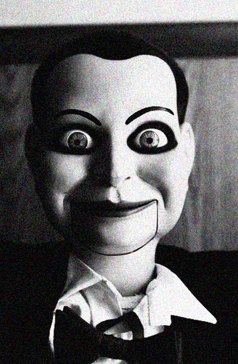 ¡Ourror, que no abra la boca! (muñeco de ventrílocuo). Halloween Ideias, Odd Pictures, Strange Dolls, Ventriloquist Doll, Ventriloquist Dummy, Doll Halloween Costume, Darkness Falls, Scary Dolls, Creepy Pictures