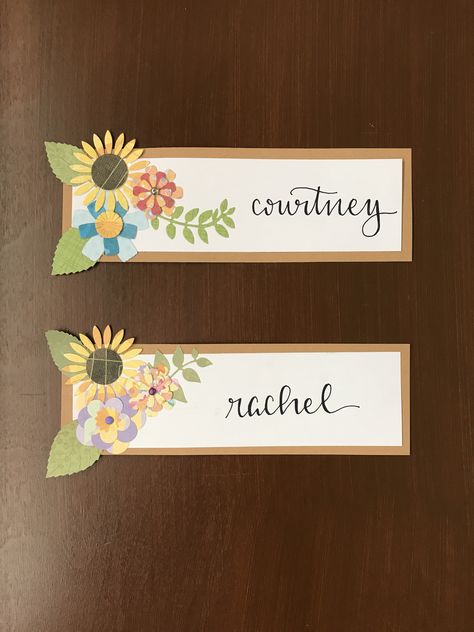 Sorority Decorations Room, Dorm Door Name Signs, College Door Tags, Dorm Hallway Decorations, Dorm Door Ideas, Door Decorations Dorm, Dorm Room Door Signs, Dorm Hall Themes, Dorm Door Decor