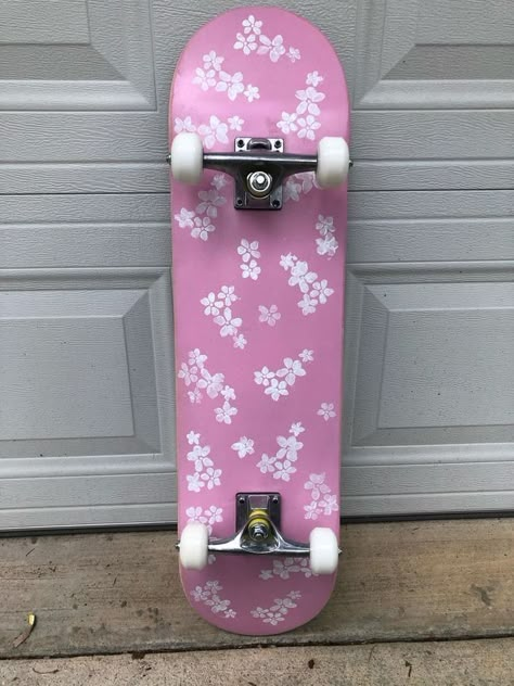 Aesthetic Skateboard, Painted Skateboard, Longboard Design, Skateboard Aesthetic, Skateboard Deck Art, Skateboard Art Design, Penny Board, White Butterflies, Custom Skateboards