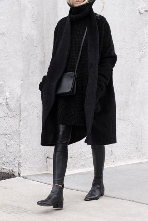 Pinterest • The world’s catalog of ideas Svarta Outfits, Outfit Nero, Minimalist Moda, Winter Outfits Warm, Woman In Black, Legging Outfits, Mode Casual, All Black Everything, Looks Street Style