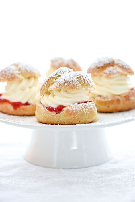 Strawberry Cheesecake Cream Puffs | foodiecrush.com Recipes Eggplant, Recipes Tofu, Cheesecake Cream, Cream Puff Filling, Loin Recipes, Cheesecake Strawberry, Recipes Cheese, Recipes Avocado, Profiterole