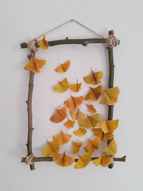 DIY simple and beautiful butterfly frame made of branches and ginkgo leaves Ginko Butterfly Diy, Ginkgo Art, Ginko Biloba, Leaf Projects, Ginkgo Leaves, Leaf Crafts, Diy Simple, Diy Garland, Ginkgo Biloba